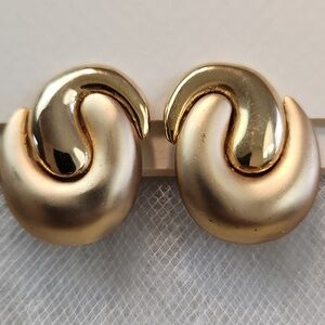 Vintage Gold-tone Swirl Button Clip-on Earrings